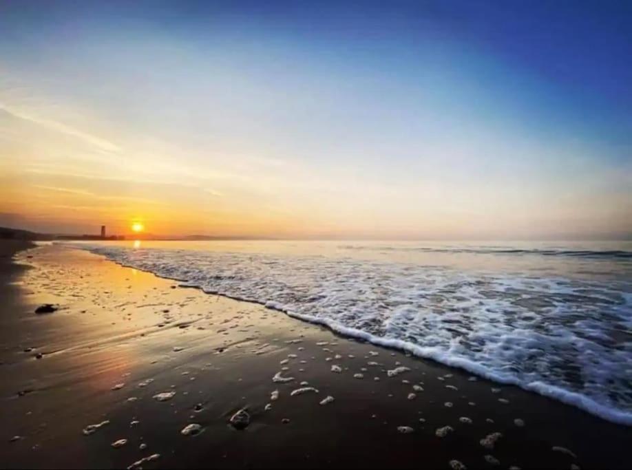Luxe Living Family Home - Beach, Wifi, Parking Swansea Bagian luar foto