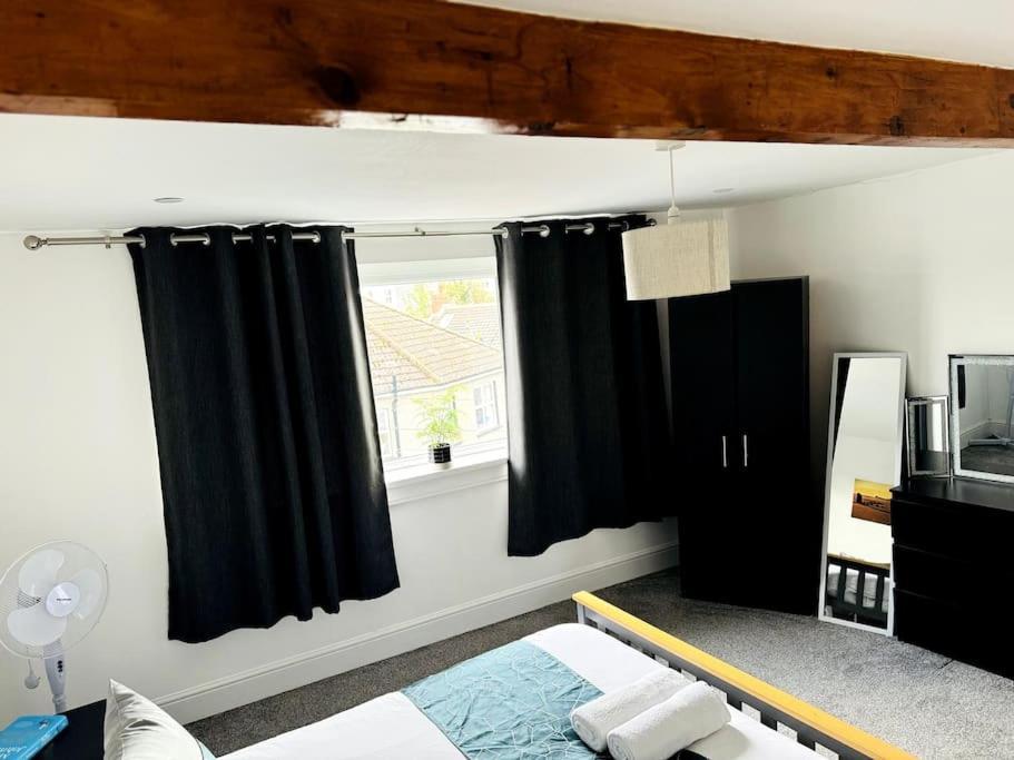 Luxe Living Family Home - Beach, Wifi, Parking Swansea Bagian luar foto
